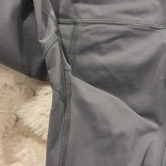 Ivivva by lululemon cropped capris leggings in grey in blue - Picture 2 of 8